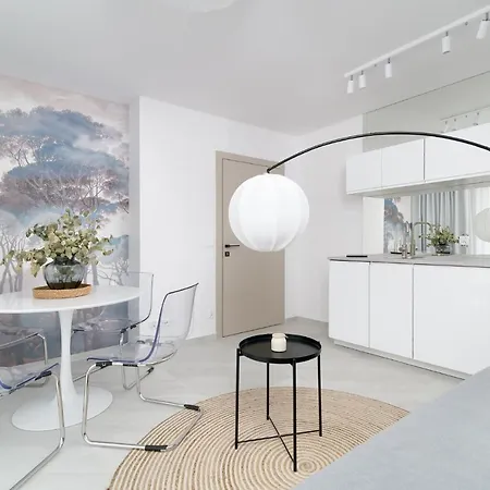 Lambert Apartment *